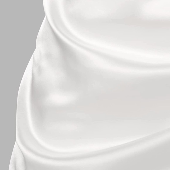 Silky pleated corset dress - Picture 5 of 8